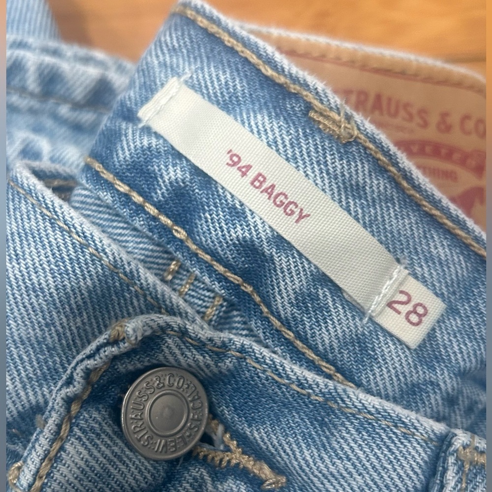 LEVIS ‘94 BAGGY JEANS, size 28